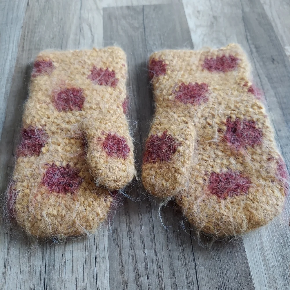 Kids Winter Hat & Mittens Knit Giraffe Peruvian Trading Co Bianca Ivan